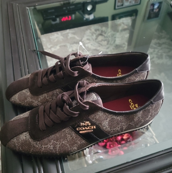 Women's sneakers - Picture 2 of 4